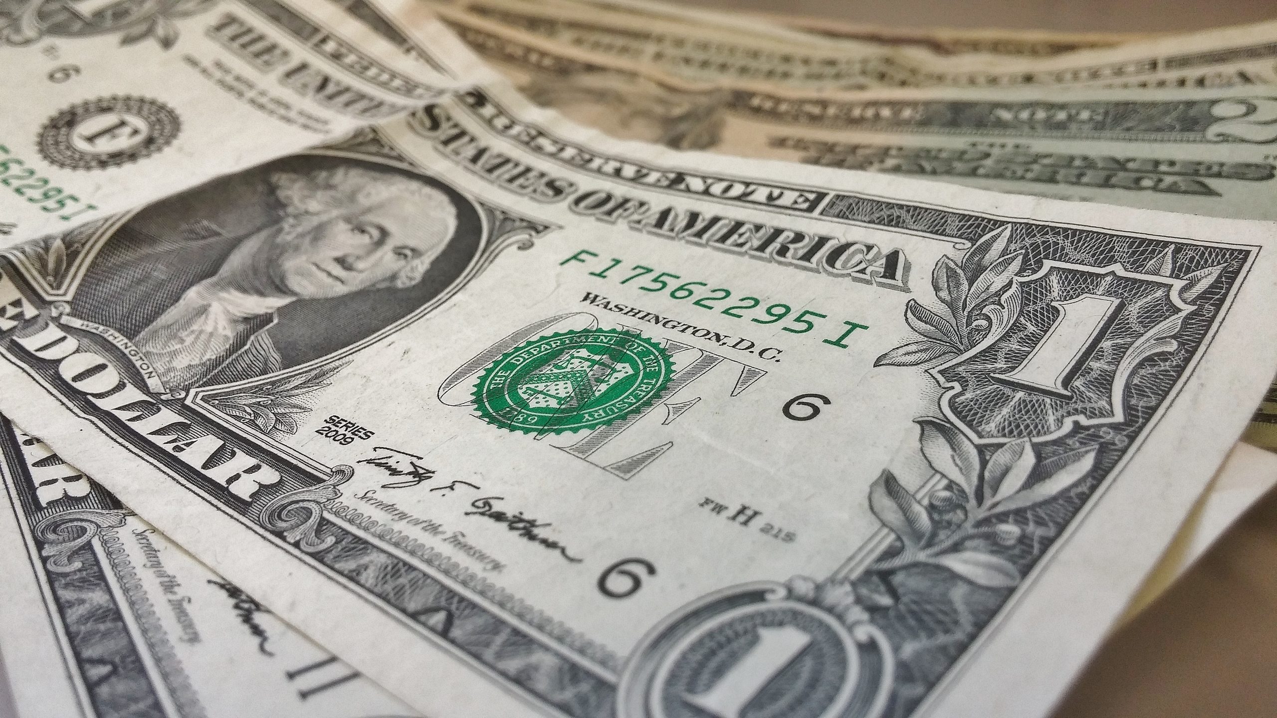 Guerra Comercial, BRICS e Padrão Dólar.
